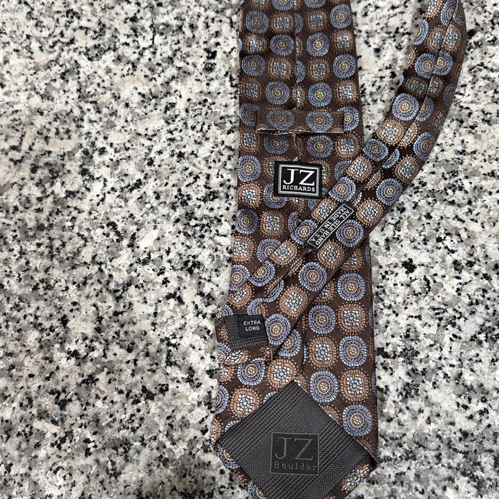Elegant Brown Patterned Tie - image 3